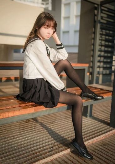 女教师含羞撅起屁股_HD在线观看视频